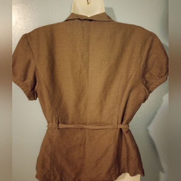 Sherry Taylor short sleeve belted top with pocket accent - Picture 4 of 9